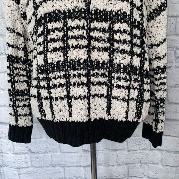 Solitaire women L scoopneck Longsleeve plaid pattern popcorn sweater B&W - Picture 2 of 9